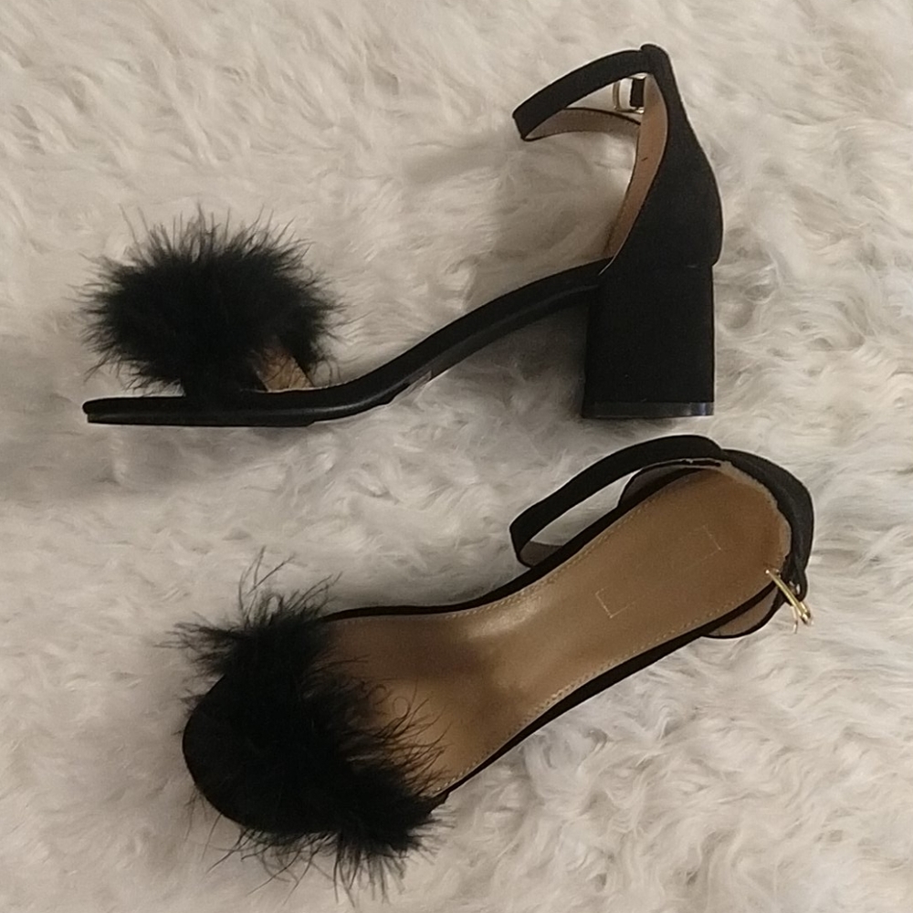 Yoki heeled sandals with feather toes strap